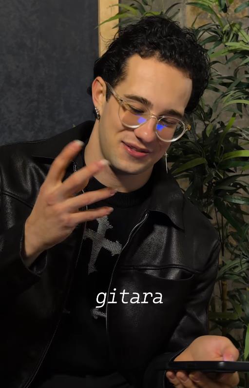 Luka Anđelković iz grupe Lavina ima na jednoj ruci dugačke nokte zbog gitare