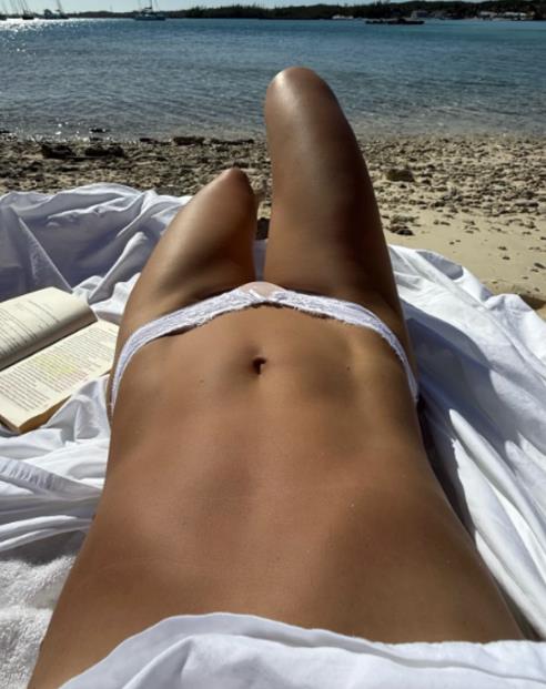 "ONA JE POVELA STANIJU NA PUTOVANJE ZBOG BIZNISA" Bivši razotkrio starletine tajne, pa ona sa lica mesta objavila bezobrazne kadrove... Usijale se mreže (FOTO)