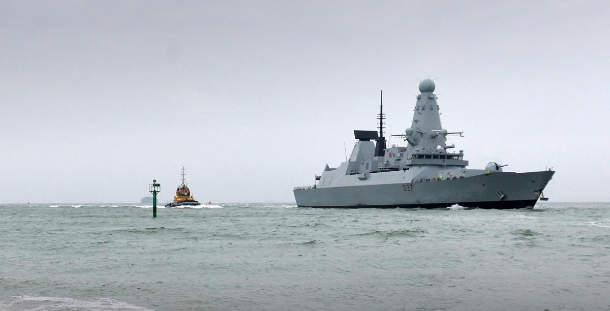 101 EPA Laphot Ben Sutton  British Min.jpg