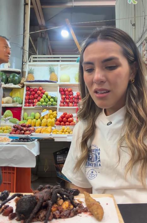 Takos sa tarantulom na pijaci u Meksiku (7).PNG