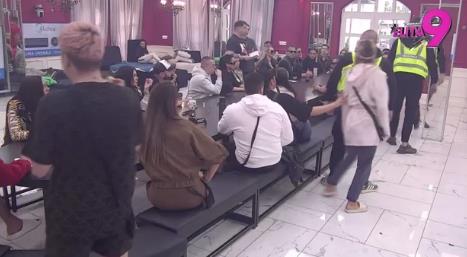 Aneli nasrnula na Asmina, kočnice joj totalno popustile: Obezbeđenje hitno reagovalo (Video)