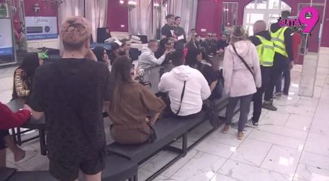 Aneli nasrnula na Asmina, kočnice joj totalno popustile: Obezbeđenje hitno reagovalo (Video)