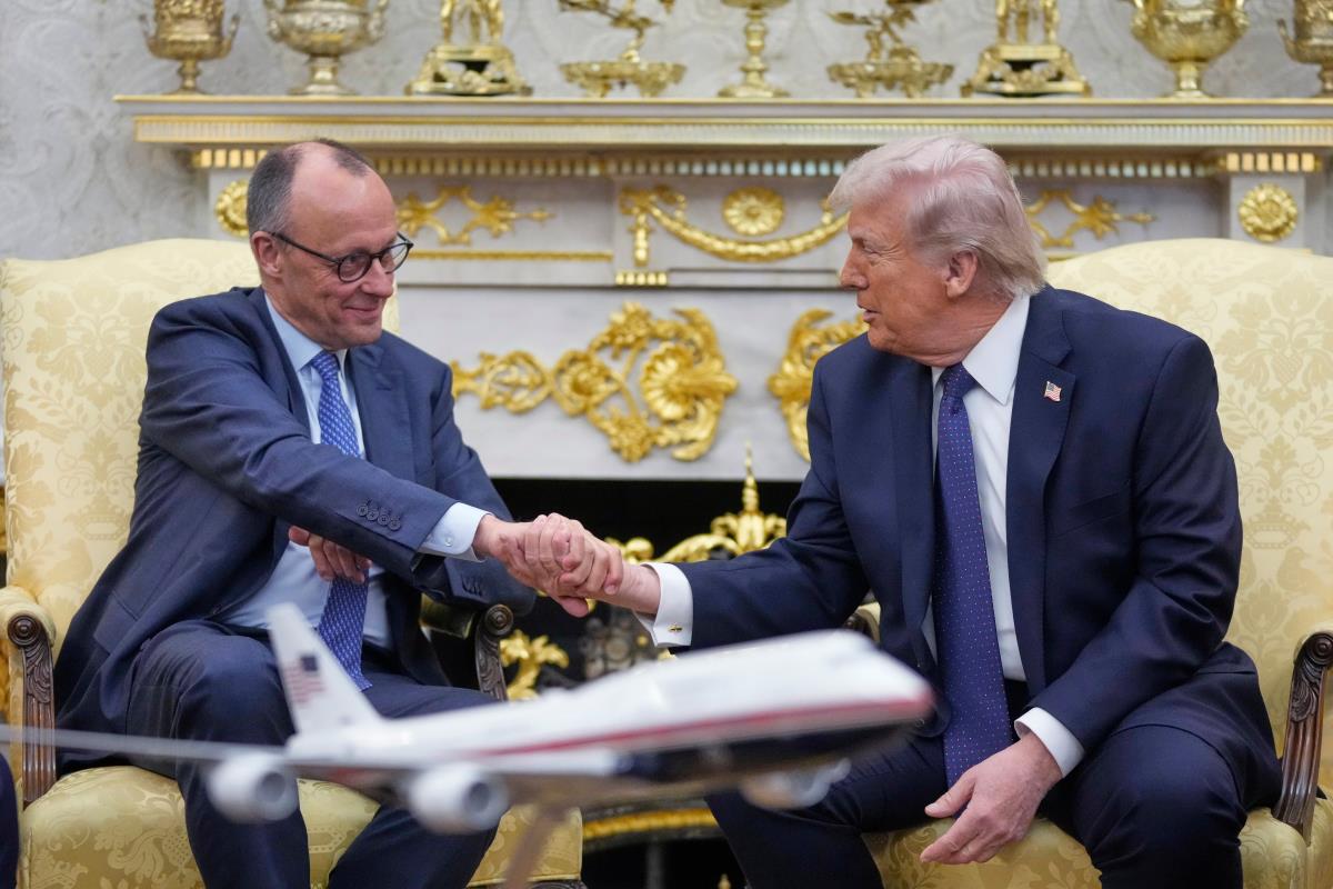 x06 AP Mark Schiefelbein.jpg