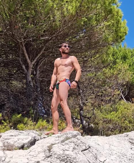 Predrag Damnjanović pozira u prirodi posle fizičke transformacije (2).PNG