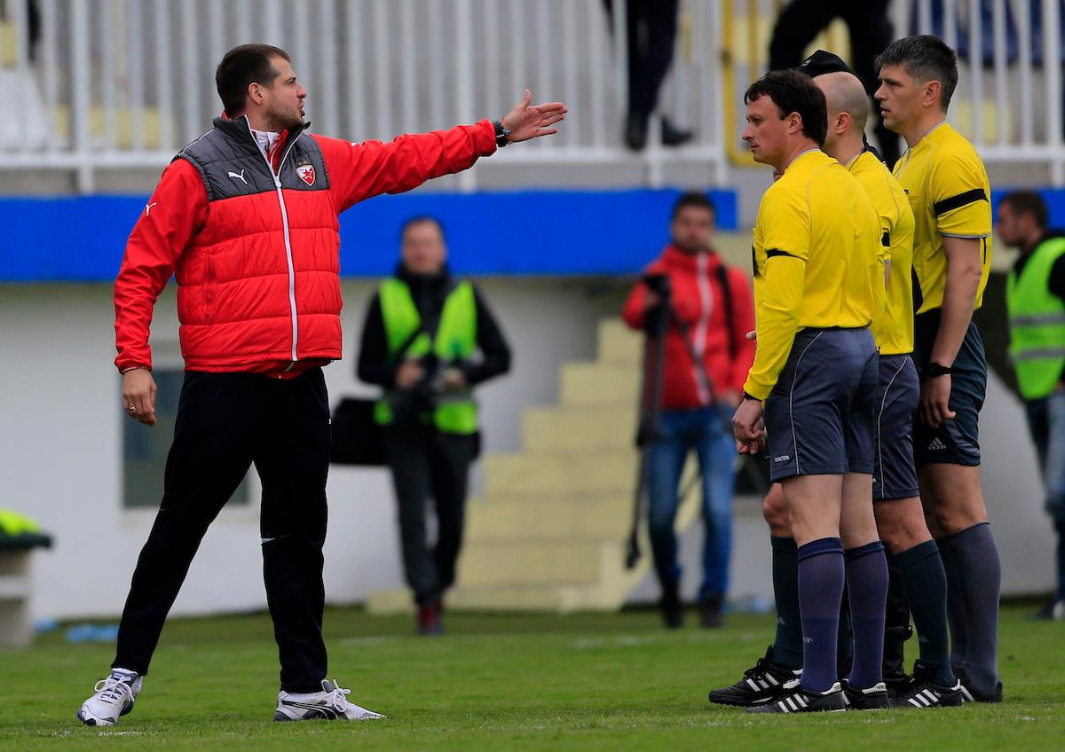Nenad Lalatović na utakmici između Novog Pazara i Crvene zvezde (2:1) odigranoj 2015.