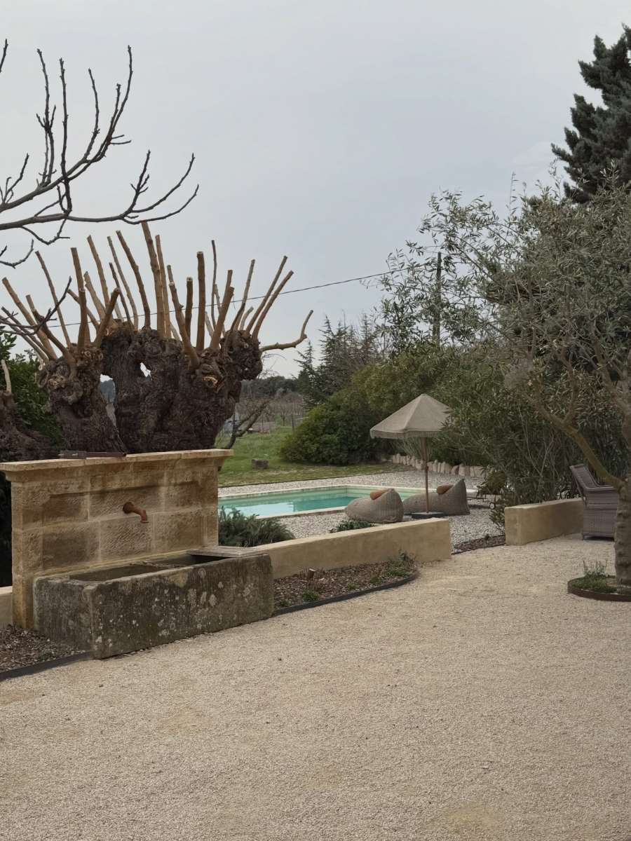 Elena Karaman Karić, vila u Francujskoj