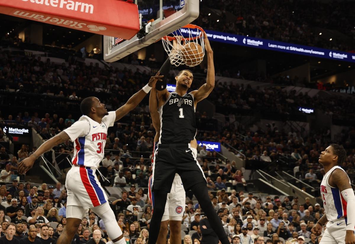 Viktor Vembanjama na meču San Antonio Spars - Detroit Pistons