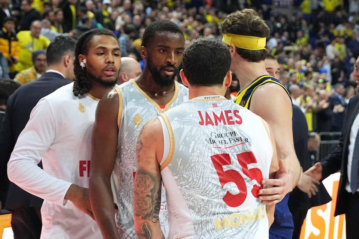 Majk Džejms i Eli Okobo sukob