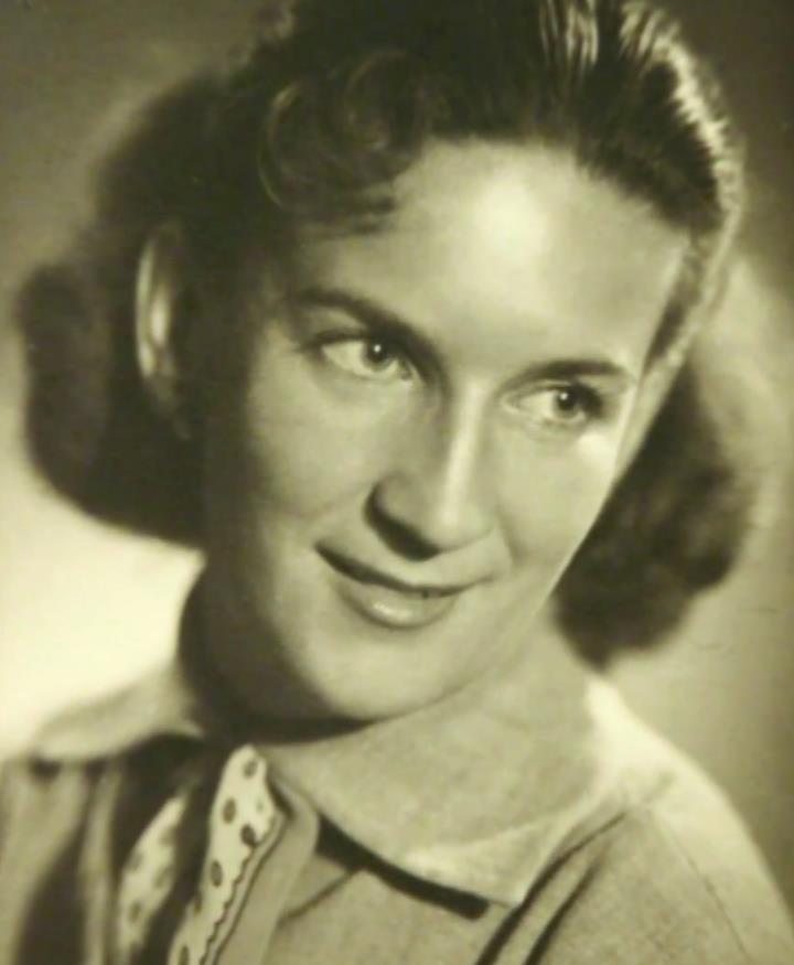 Ljudmila Hačatrjan u mladosti (1).jpg