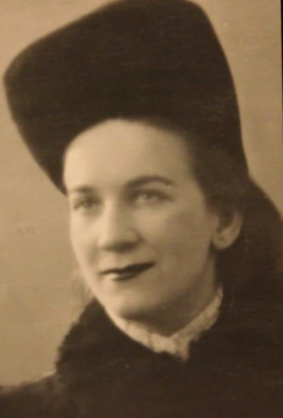 Ljudmila Hačatrjan u mladosti (2).png