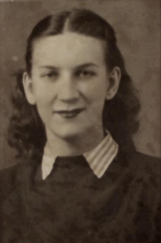 Ljudmila Hačatrjan u mladosti (3).png