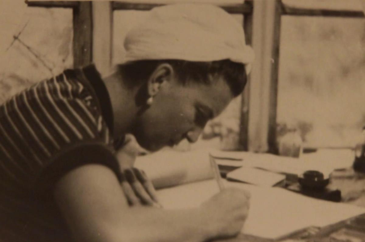 Ljudmila Hačatrjan u mladosti (5).png