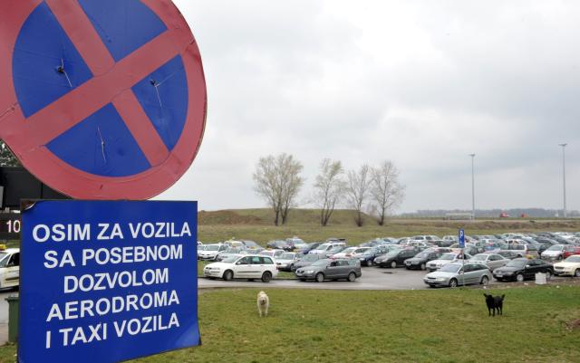 sinisa-mali-divlji-taksisti-aerodrom-beograd.jpg
