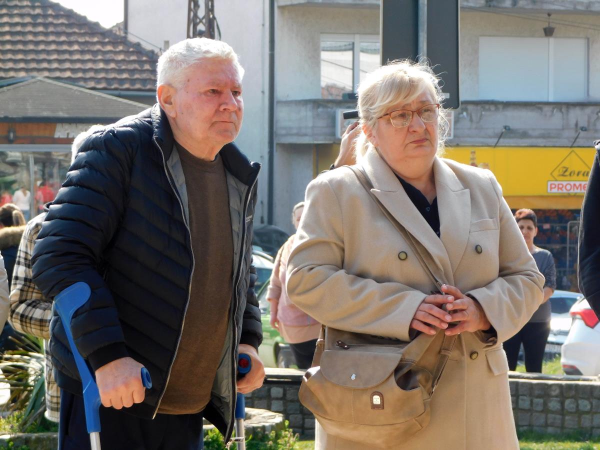 LOZNICA - Roditelji.JPG