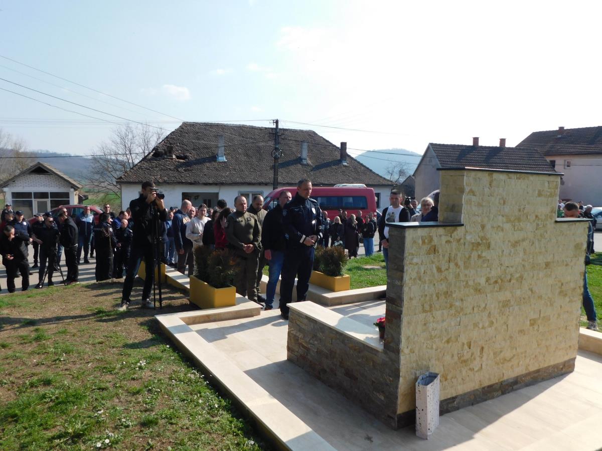 LOZNICA - Trajno sećanje.JPG