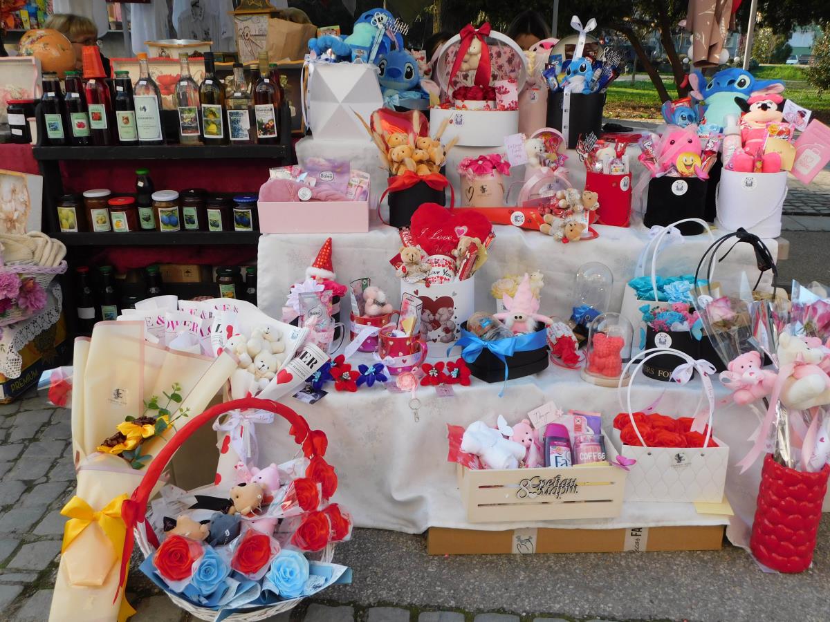 LOZNICA - Stiže praznik.JPG