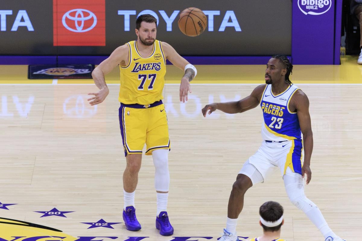 Luka Dončić na meču Los Anđeles Lejkers - Indijana Pejsers