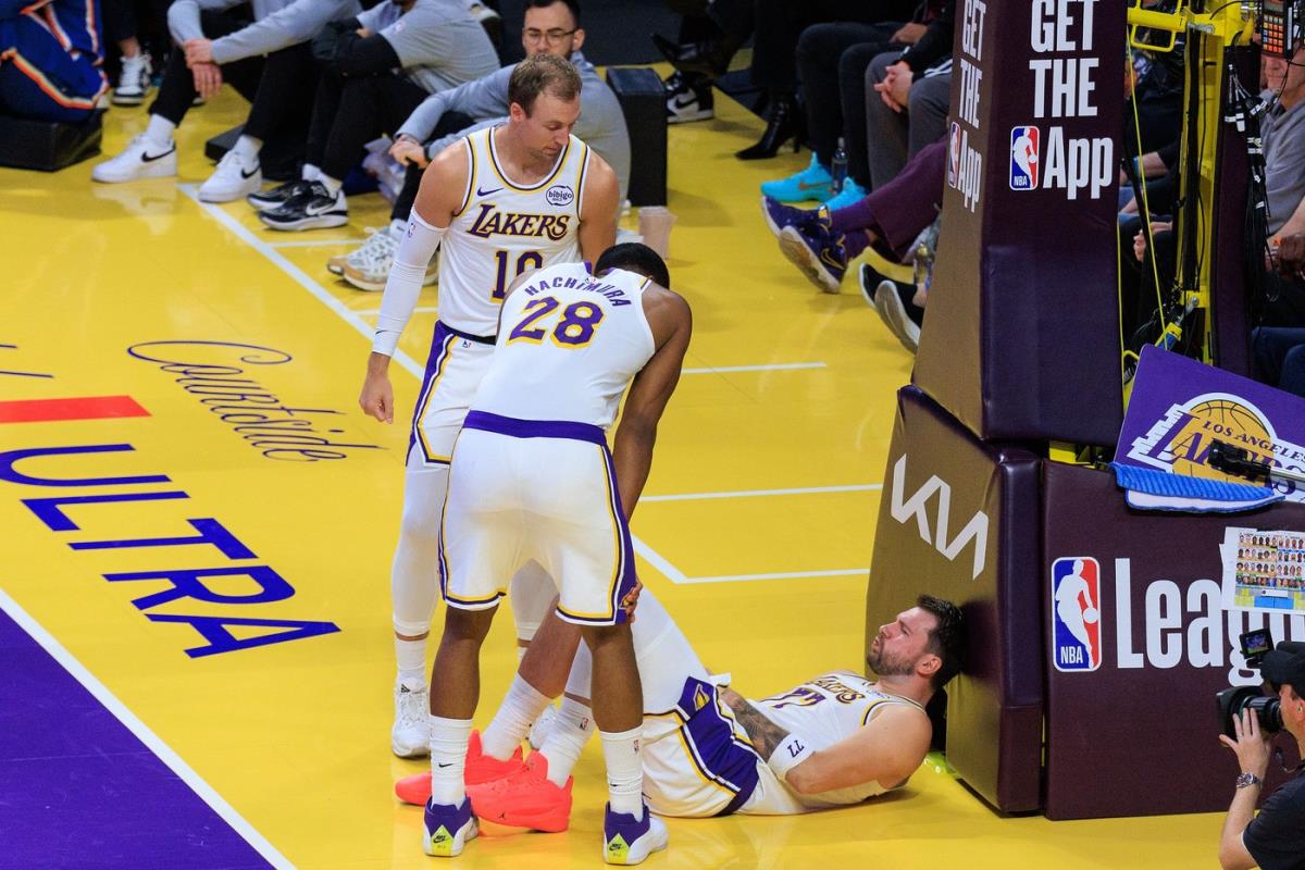 Luka Dončić na meču Los Anđeles Lejkersi - Njujork Niksi