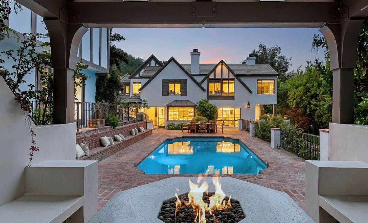 Rijanina vila na Beverli Hilsu na koju je ispaljen rafal