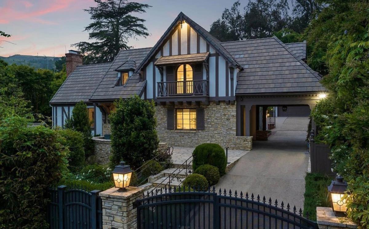 Rijanina vila na Beverli Hilsu na koju je ispaljen rafal