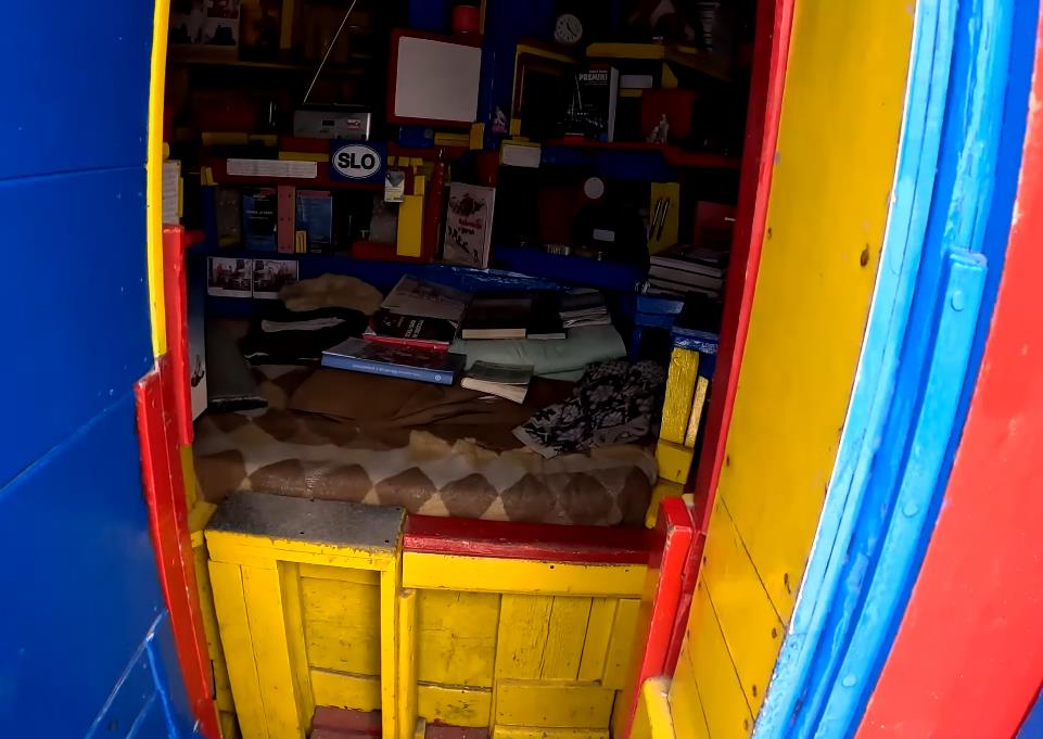 Planinski bivak na Zapadnoj triglavskoj visoravni u Sloveniji na 2.530 metara nadmorske visine (1).PNG