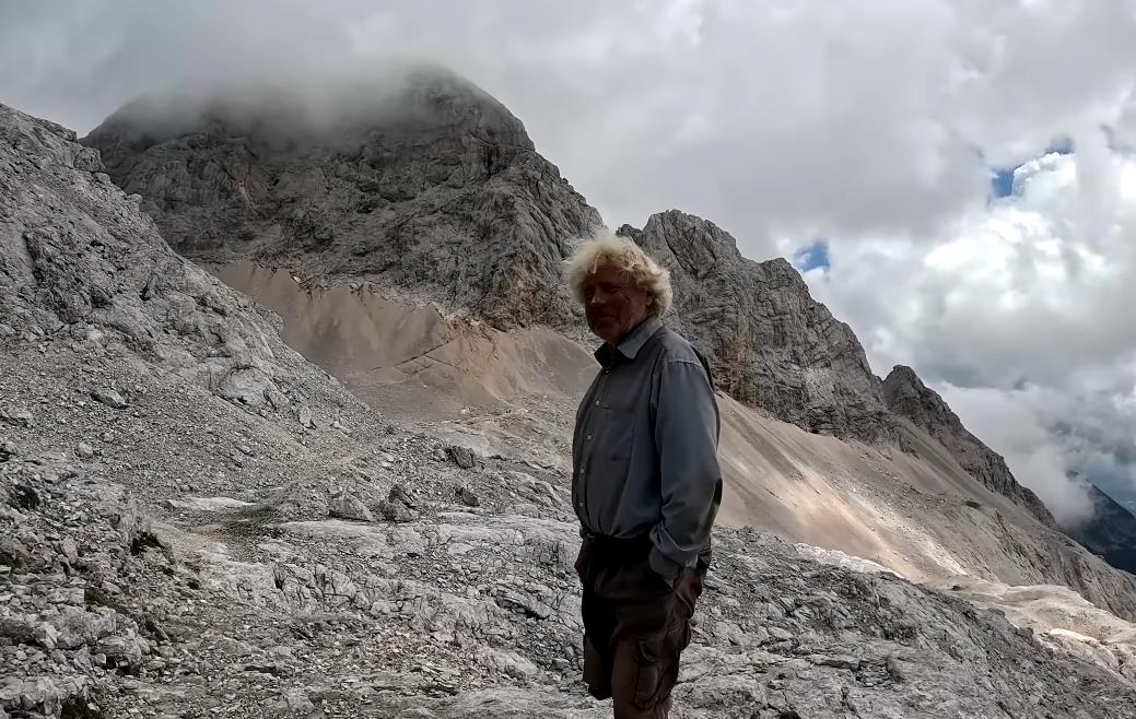 Planinski bivak na Zapadnoj triglavskoj visoravni u Sloveniji na 2.530 metara nadmorske visine (9).PNG