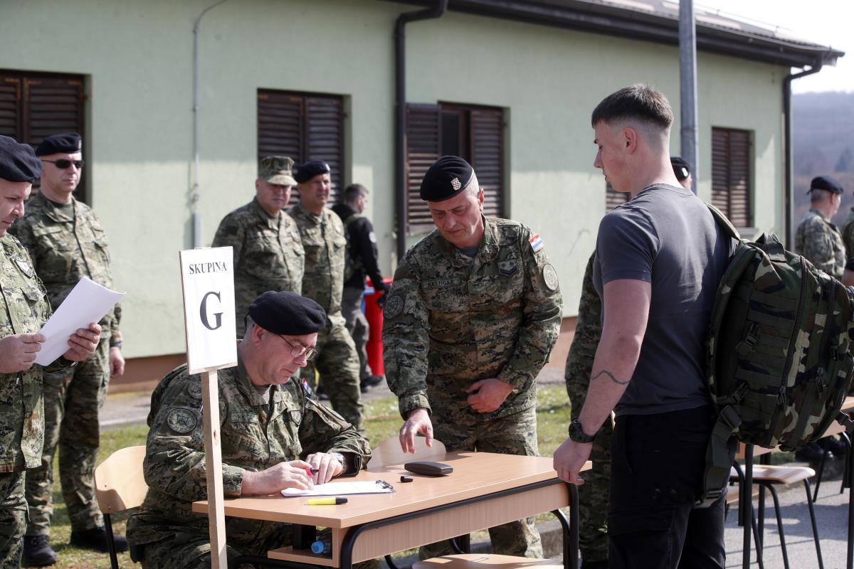 Hrvatska08 EPA Antonio Bat.jpg