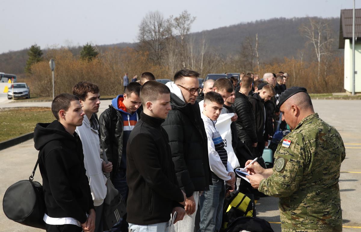 Hrvatska06 EPA Antonio Bat.jpg