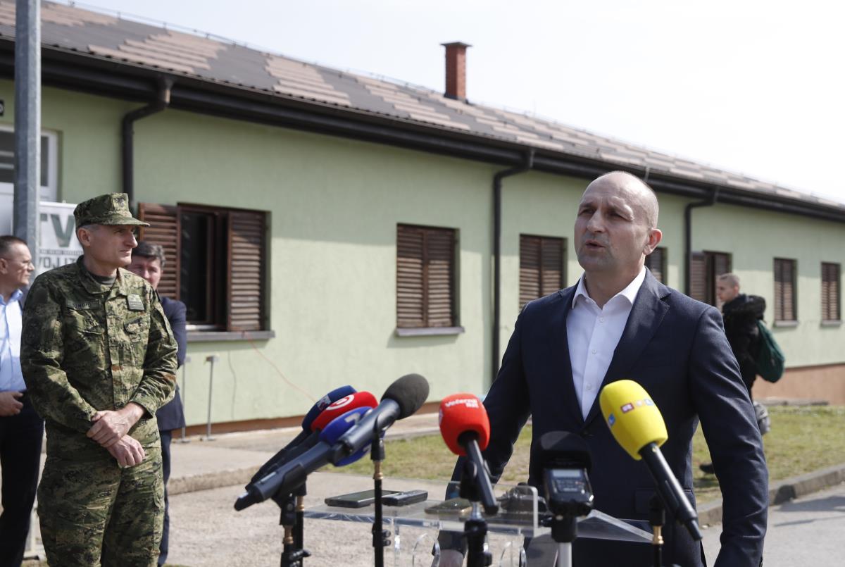 Hrvatska05 EPA Antonio Bat.jpg