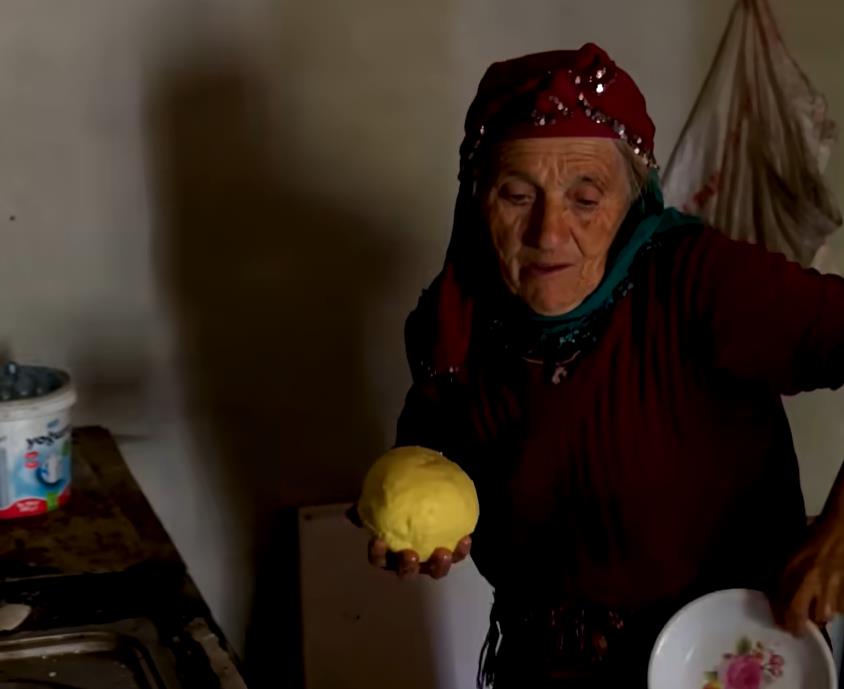 Baka od 95 godina živi sama u planini