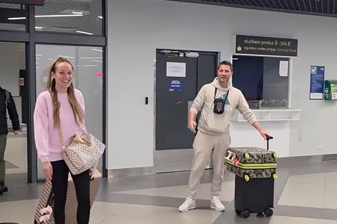 "KARTE SMO PLATILI 6.000 €" Luna Đogani i Marko Miljković stigli u Beograd - besni na agenciju: Slali su nas tamo gde padaju bombe