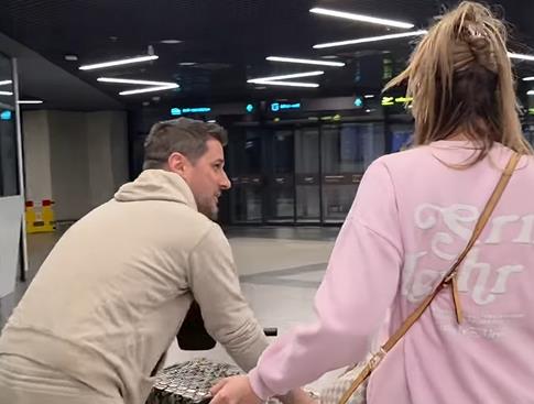 "KARTE SMO PLATILI 6.000 €" Luna Đogani i Marko Miljković stigli u Beograd - besni na agenciju: Slali su nas tamo gde padaju bombe