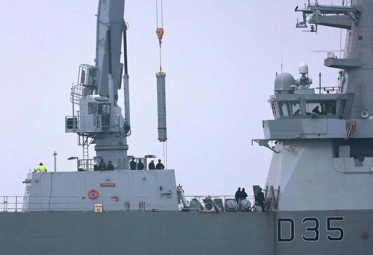 HMS Dragon04 EPA Neil Hall.jpg