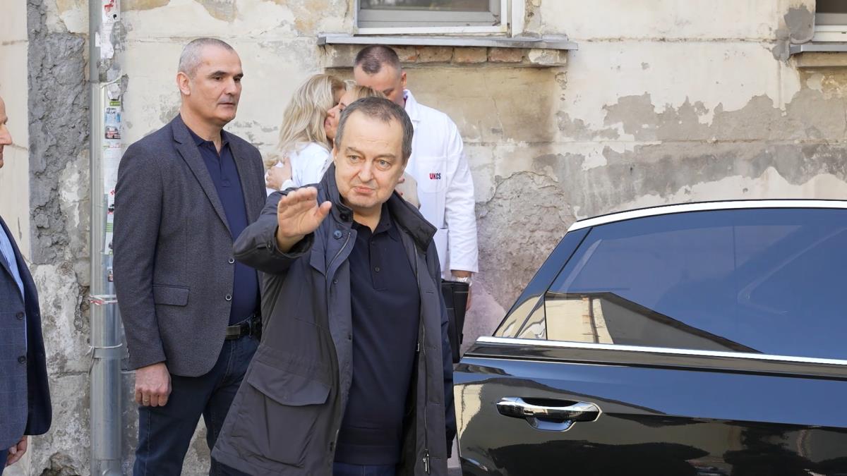 1773153950Dačić izašao iz bolnice - Foto -MUP Srbije - Printscreen (6).jpg