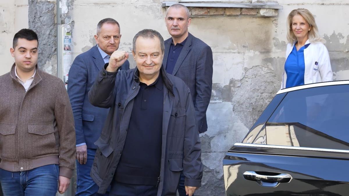 1773153938Dačić izašao iz bolnice - Foto -MUP Srbije - Printscreen (3).jpg