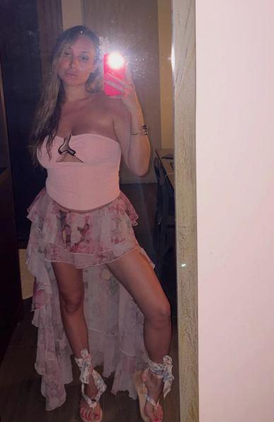 MOKRA KOSA, GOLA RAMENA I DUGE NOGE U PRVOM PLANU: Luna Đogani u izazovnom izdanju, fotografije sa Maldiva i dalje oduševljavaju (FOTO)