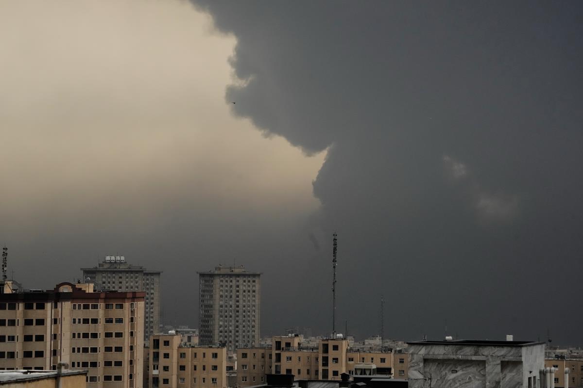 Teheran Iran gusti oblaci dima (14).jpg