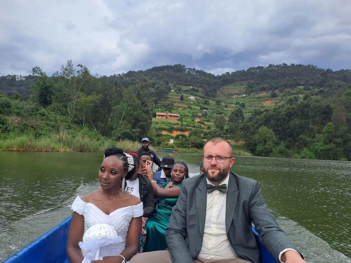 Srđan i Dafina - venčanje u Ugandi 6.jpg