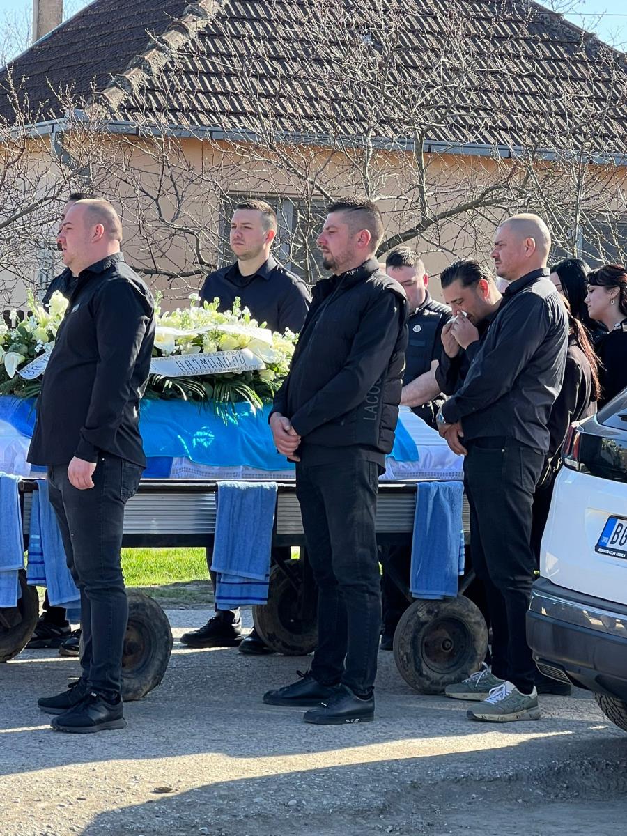 Sahrana  Poginuo brat Darka Lazića  Dragan Lazić Brestać  Darko Lazić (1).jpeg
