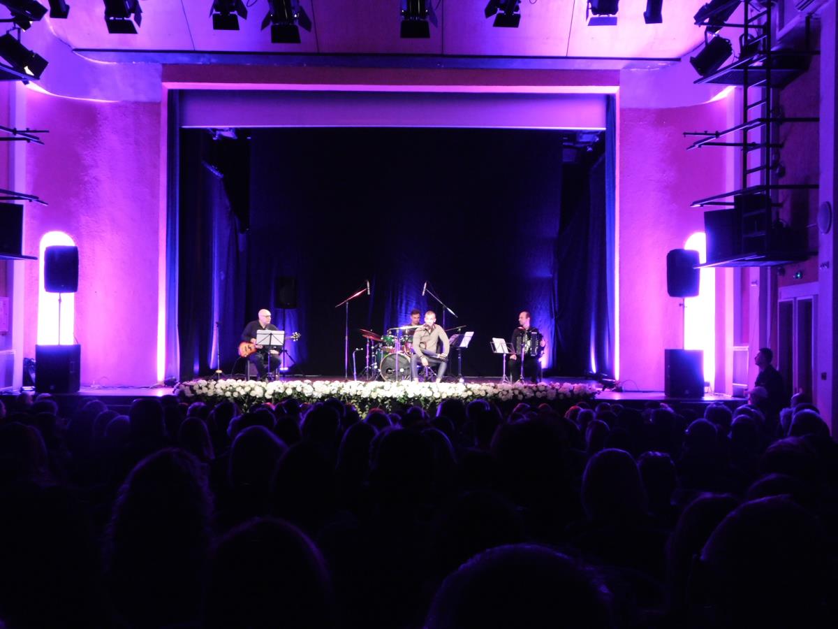 LOZNICA - Više od dva sata svirke.JPG