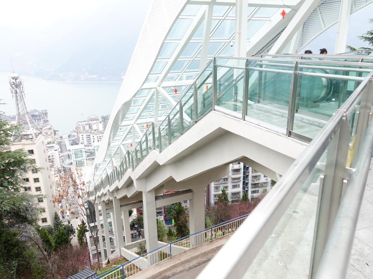 Čudesne božanske stepenice - najduže pokretne stepenice u Kini