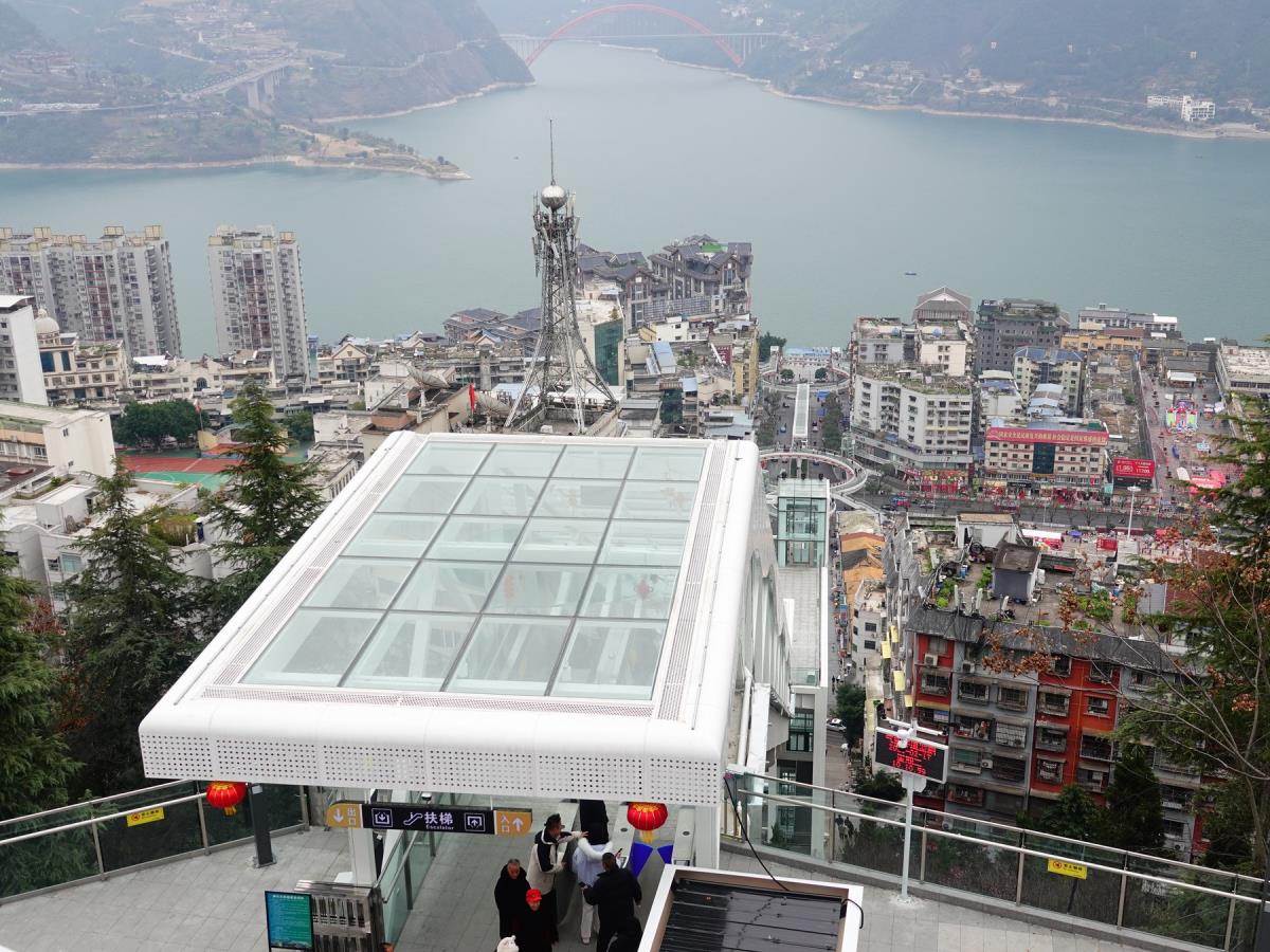 Čudesne božanske stepenice - najduže pokretne stepenice u Kini