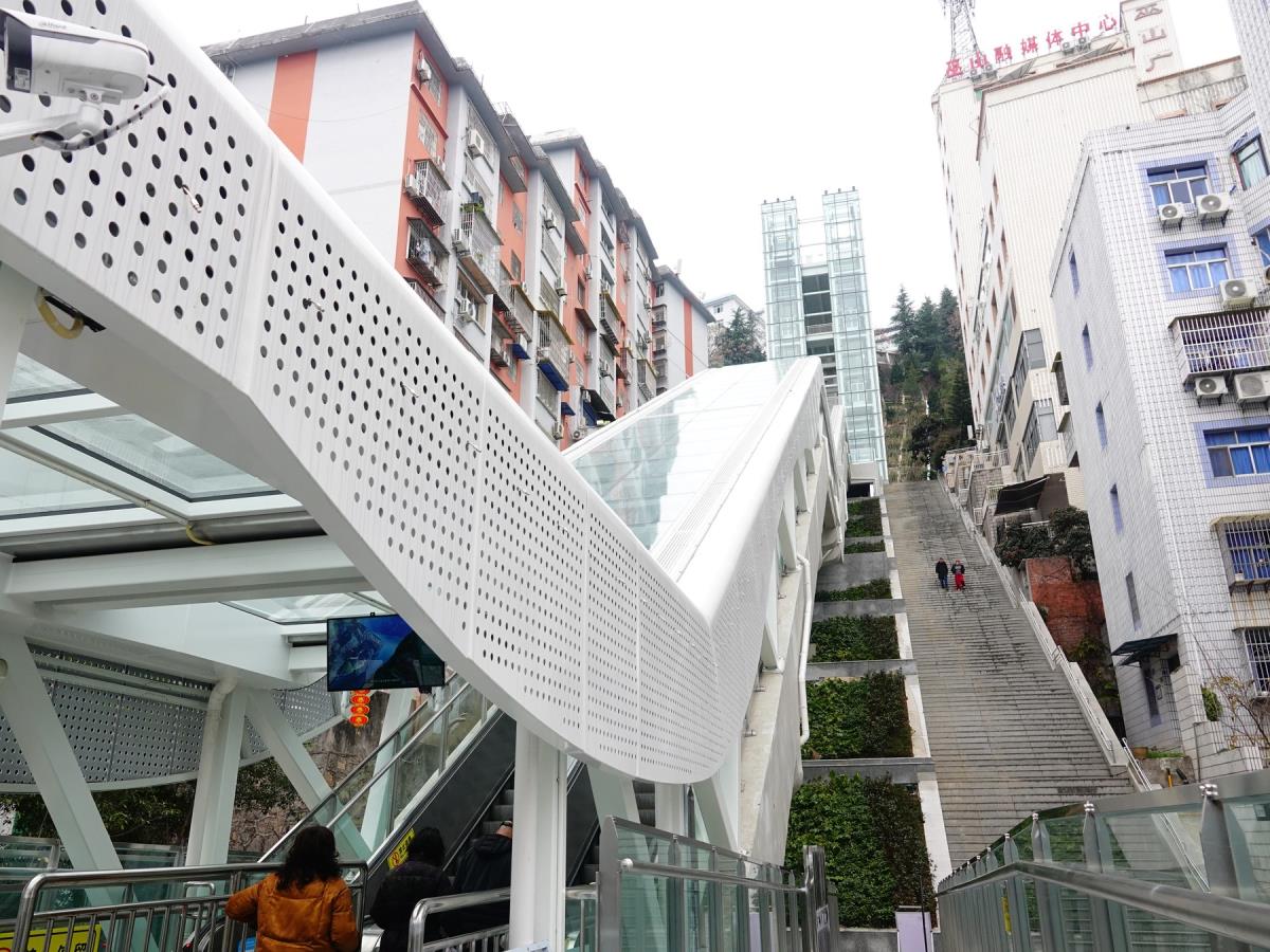 Čudesne božanske stepenice - najduže pokretne stepenice u Kini