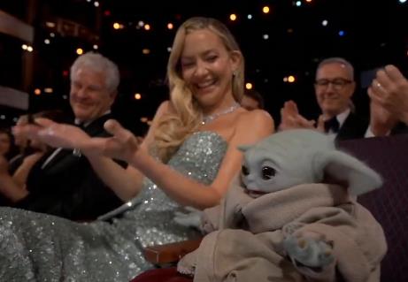 Grogu u publici na dodeli Oskara (1).PNG