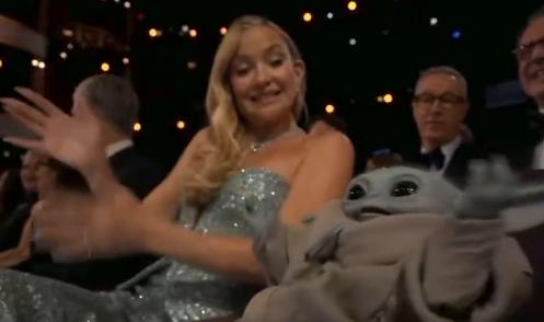 Grogu u publici na dodeli Oskara (4).PNG