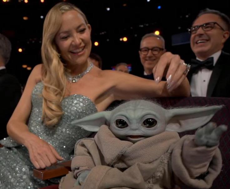 Grogu u publici na dodeli Oskara (5).PNG
