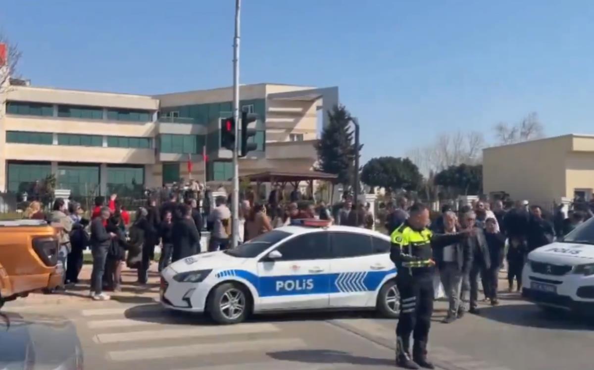 Antalija Turska vladina zgrada pucnjava (6).png