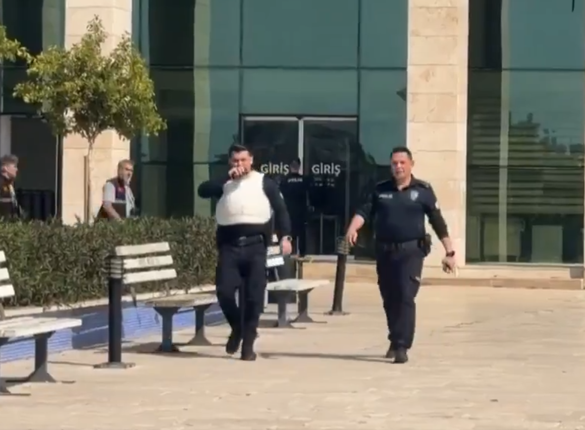 Antalija Turska vladina zgrada pucnjava (3).png