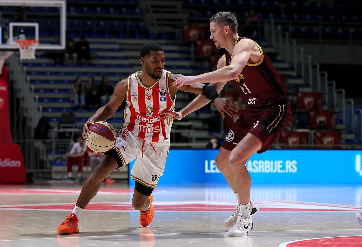 Janari Joesar na meču Crvena zvezda - Bosna