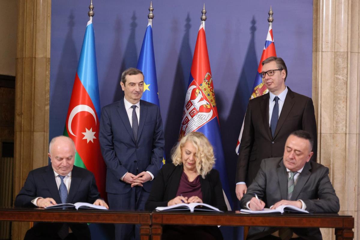 Aleksandar Vučić kompanija Azvirt potpisivanje sporazuma (10).jpeg